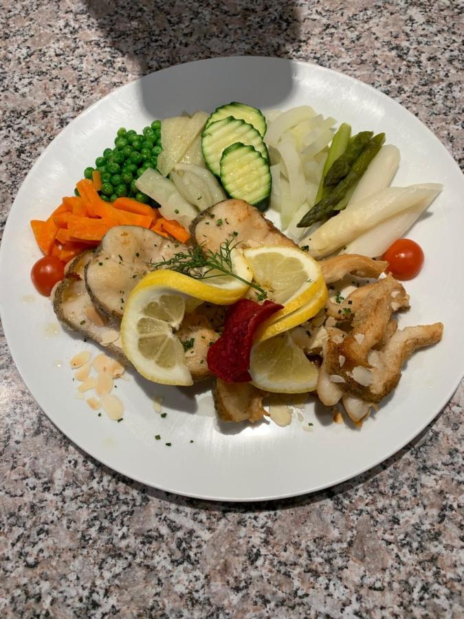 Hotel - Restaurant Eierhals Am Aegerisee Oberägeri エクステリア 写真