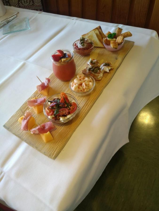 Hotel - Restaurant Eierhals Am Aegerisee Oberägeri エクステリア 写真