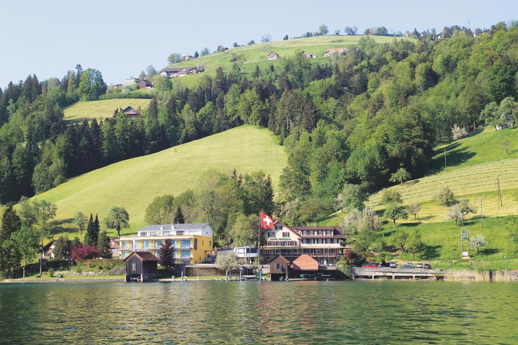 Hotel - Restaurant Eierhals Am Aegerisee Oberägeri エクステリア 写真