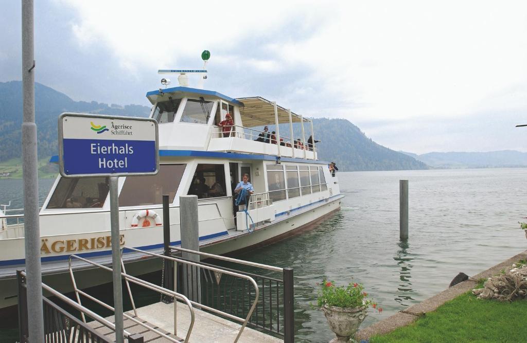 Hotel - Restaurant Eierhals Am Aegerisee Oberägeri エクステリア 写真
