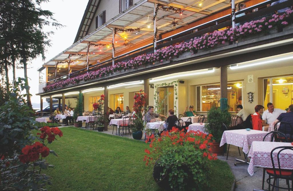 Hotel - Restaurant Eierhals Am Aegerisee Oberägeri エクステリア 写真